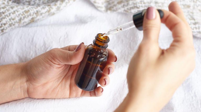 Ghid CBD (Tehnic): Cum se obține uleiul de calitate? Metodele de Extracție explicate